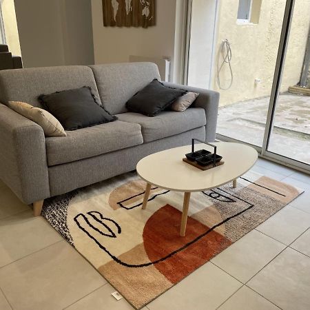 Appartement Climatise Avec Cour En Centre Ville Carpentras Eksteriør billede