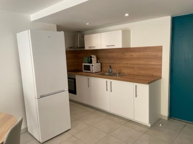 Appartement Climatise Avec Cour En Centre Ville Carpentras Eksteriør billede