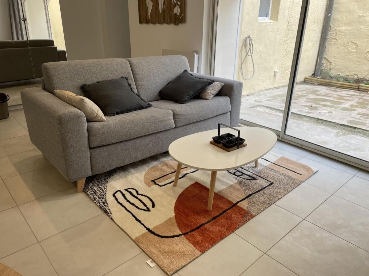 Appartement Climatise Avec Cour En Centre Ville Carpentras Eksteriør billede