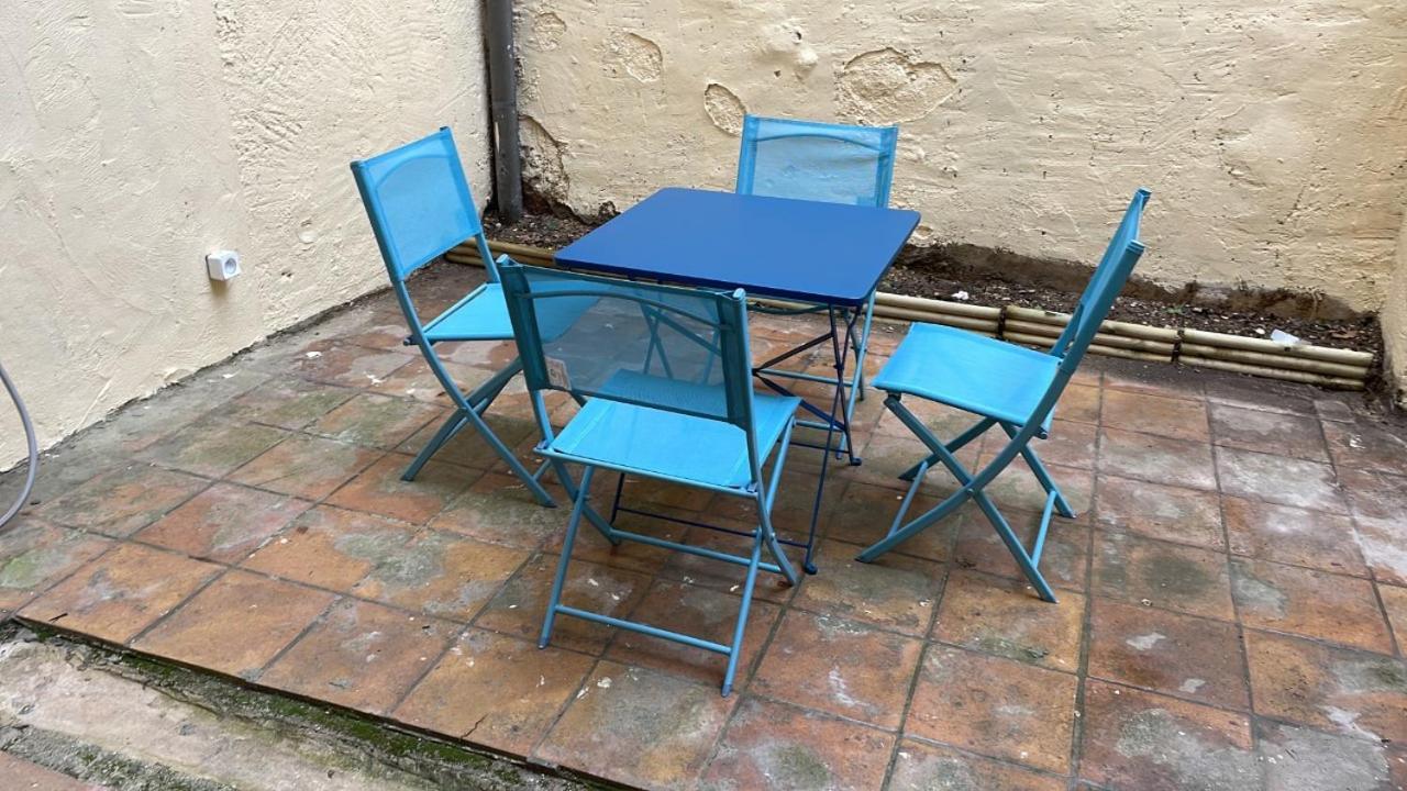 Appartement Climatise Avec Cour En Centre Ville Carpentras Eksteriør billede